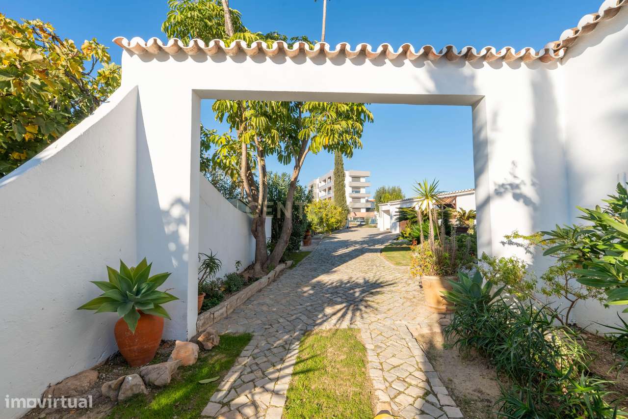 Oportunidade Rara: Moradia com Piscina e 3097m² de Terreno em Almancil-57