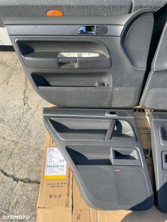 Tapicerka drzwi boczek komplet skóra Dynaudio VW Volkswagen Touraeg 7L - 3