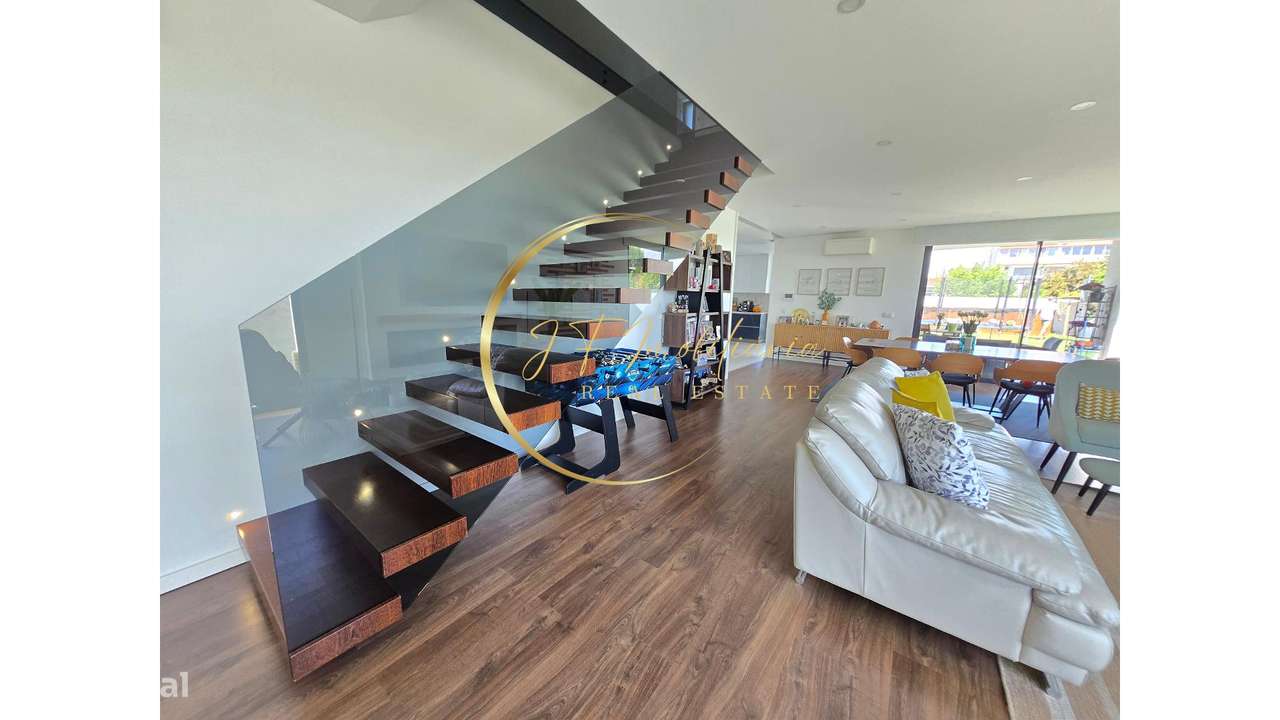 Moradia T4 de Luxo com Jardim-3