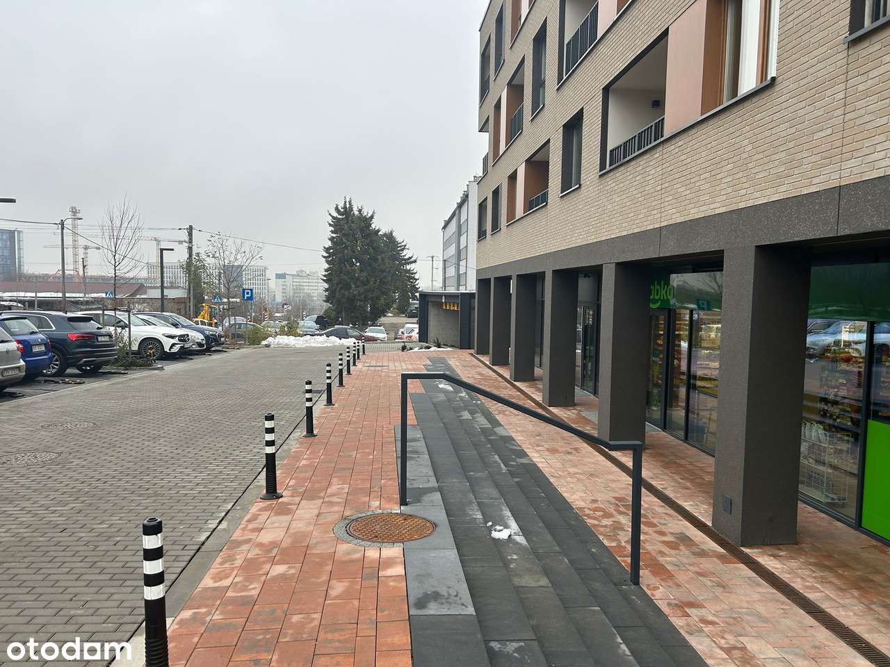 LOKAL Front Witryna - obok Żabki Fredry 6A - Pełny obrazek: 4/7