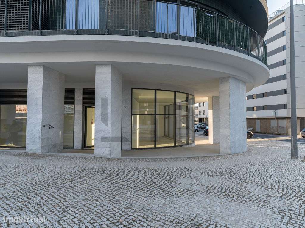 Fantástica Loja a Estrear com Saída de Fumos no Empreendimento Alte...-9