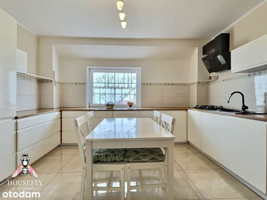 Niezależna część domu z garażem i własną działką-5