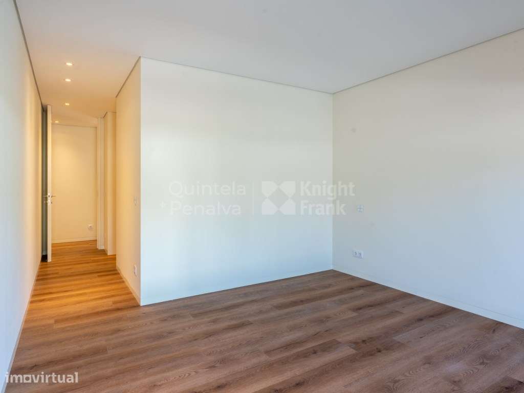 Moradia T7 com jardim e piscina na Verdizela-20