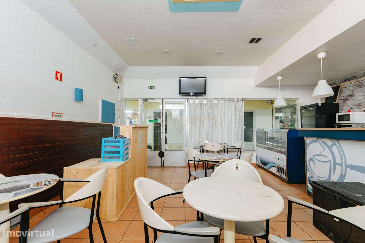 Café pronto a funcionar num centro comercial, Cidade de Sol- Barreiro - Grande imagem: 4/12