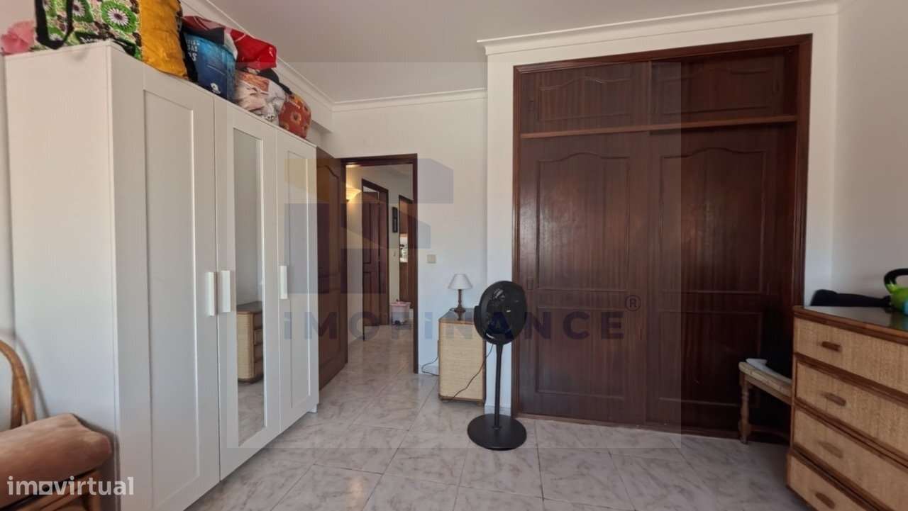 Excelente Apartamento T2, segunda linha de mar-15