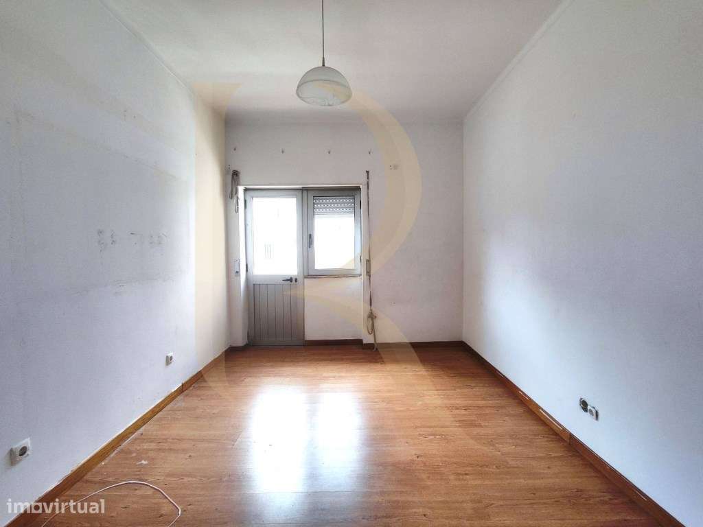 Apartamento T2 com varanda nas Paivas - Seixal-8