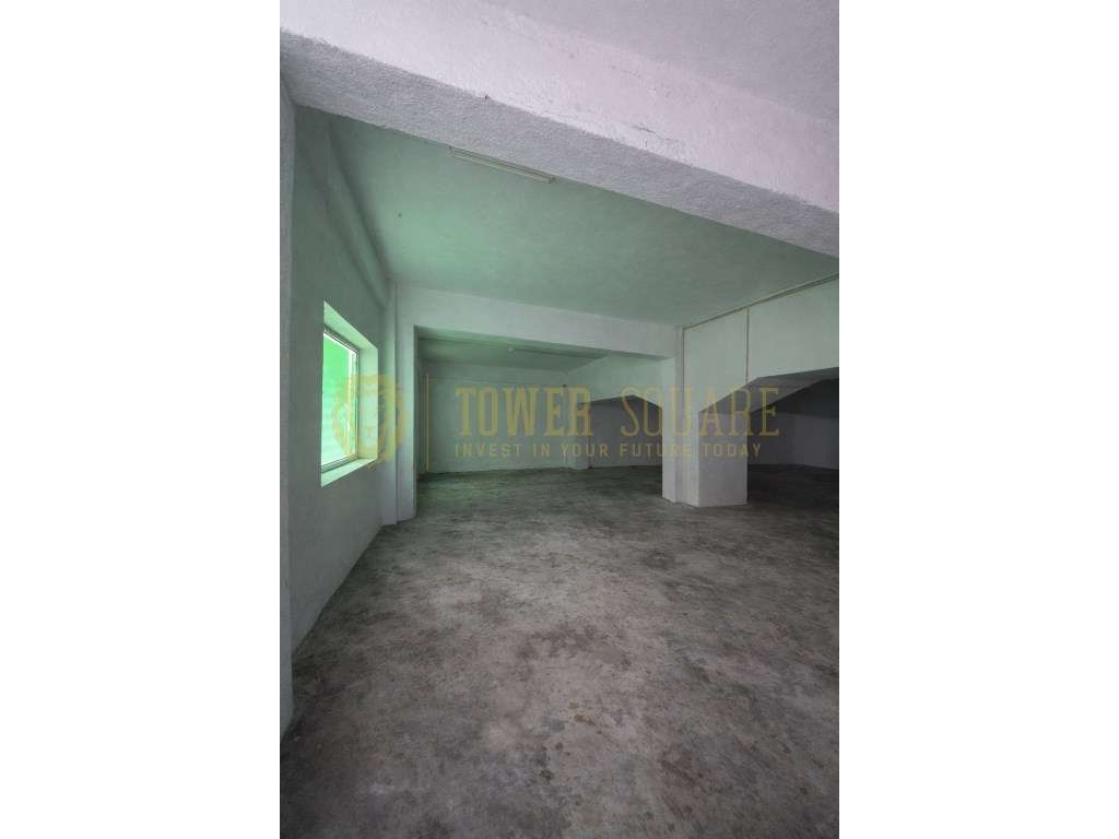 Garagem Ampla com 164,80 m² - Saída Direta para a Rua - Agualva-Cacém - Grande imagem: 4/6