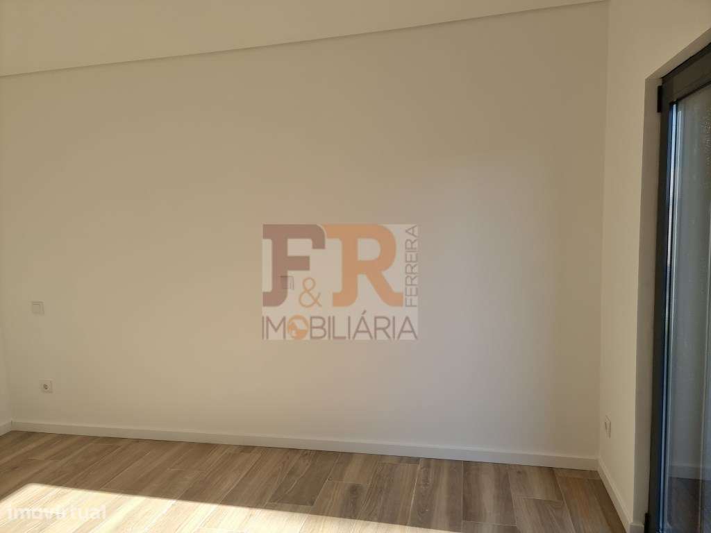 Moradia Geminada T3 com garagem e Terraço Quinta do Conde Sesimbra-43