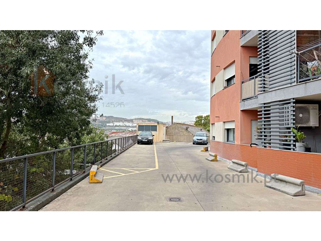 T2 Condomínio fechado . 2xGaragem - Varanda - Vistas - Cozinha equi...-34