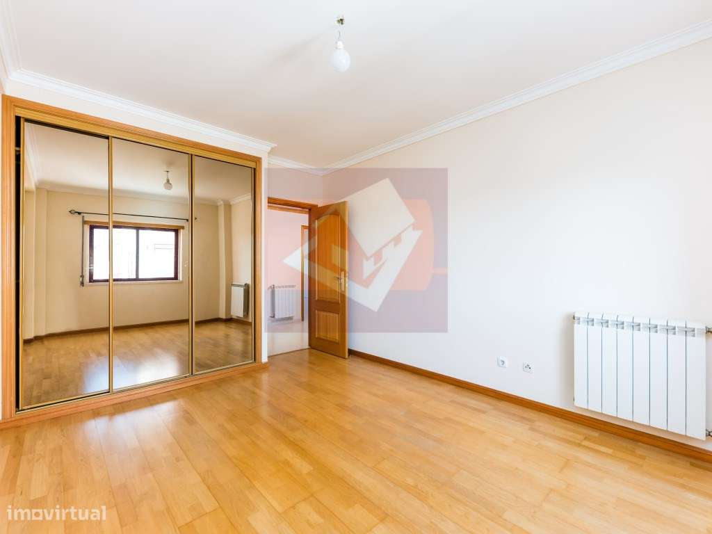 Apartamento T2 na Ramada com parqueamento-5
