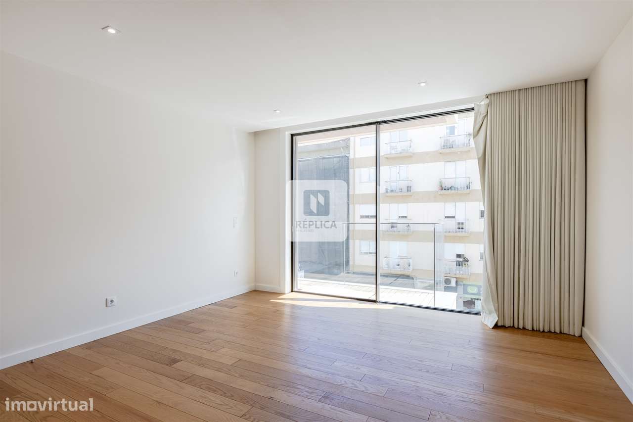 Apartamento T2 com Varandas junto ao cruzamento do Padrão da Légua - Grande imagem: 4/29