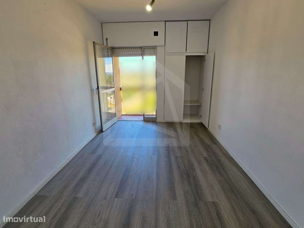 Apartamento T2 Renovado em São João da Madeira-9