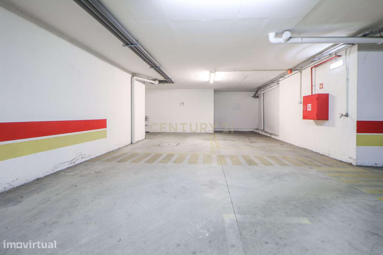 Apartamento T3 | 86 m2 + 14 m2 | Lugar de Garagem | Vista Rio Tejo | A-34