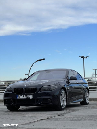 BMW Seria 5 525d xDrive - 13