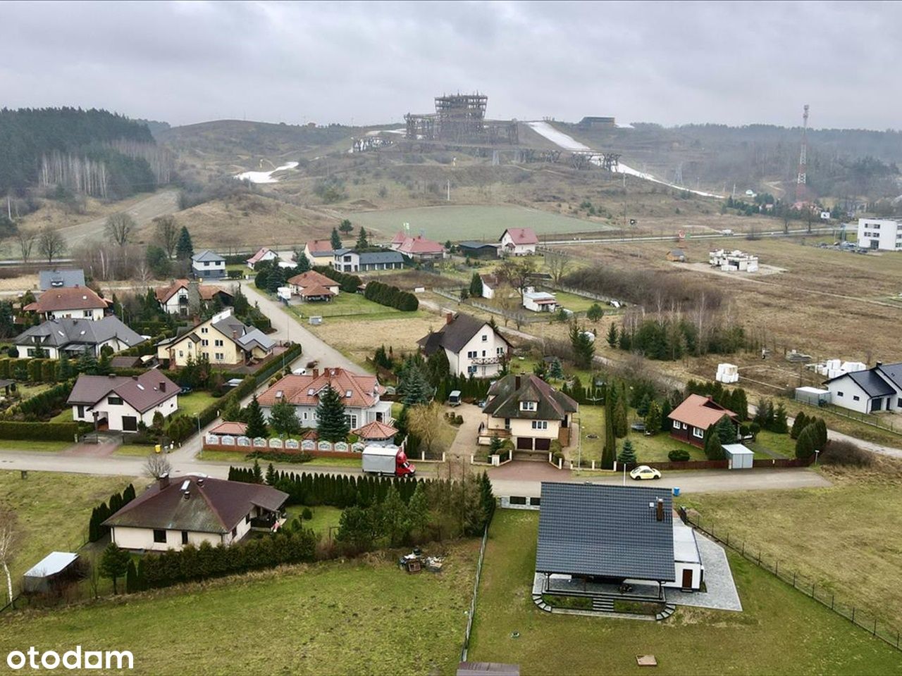 Atrakcyjny dom w prestiżowej lokalizacji.