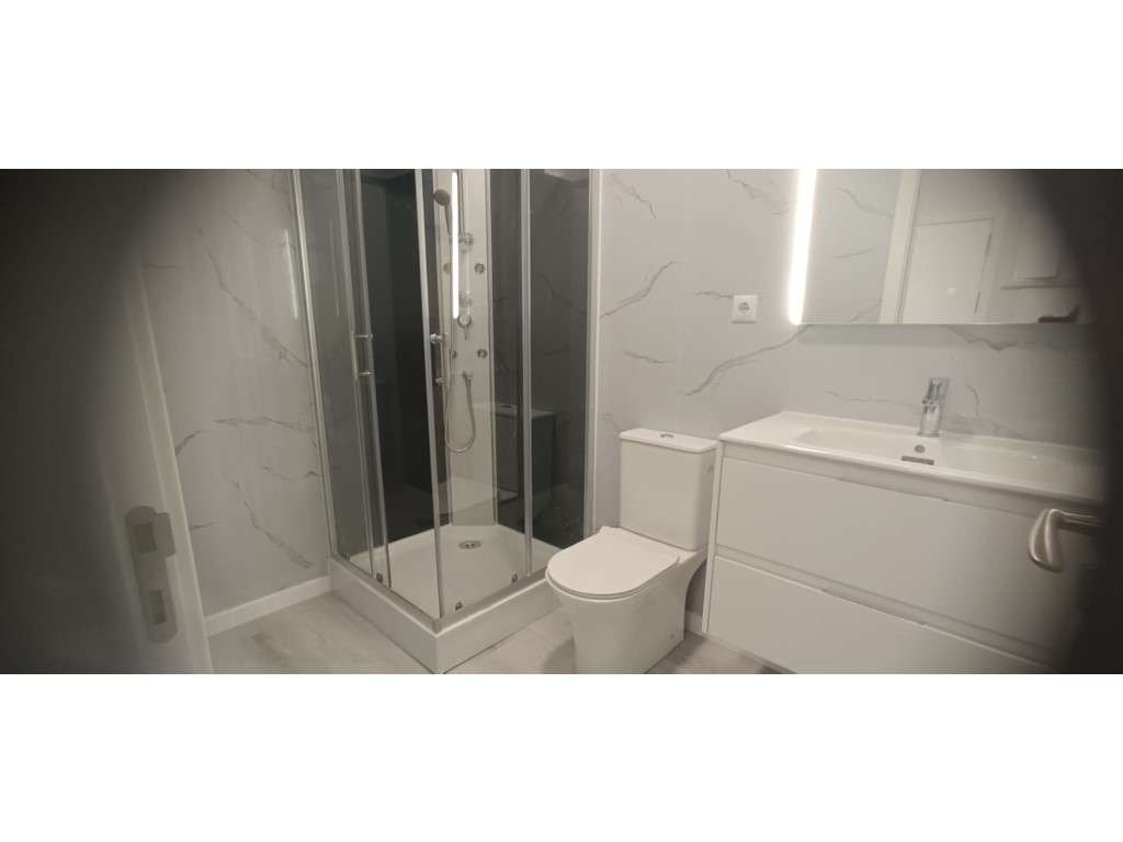 Apartamento T2 Totalmente Remodelado - Oeiras - Figueirinha-20