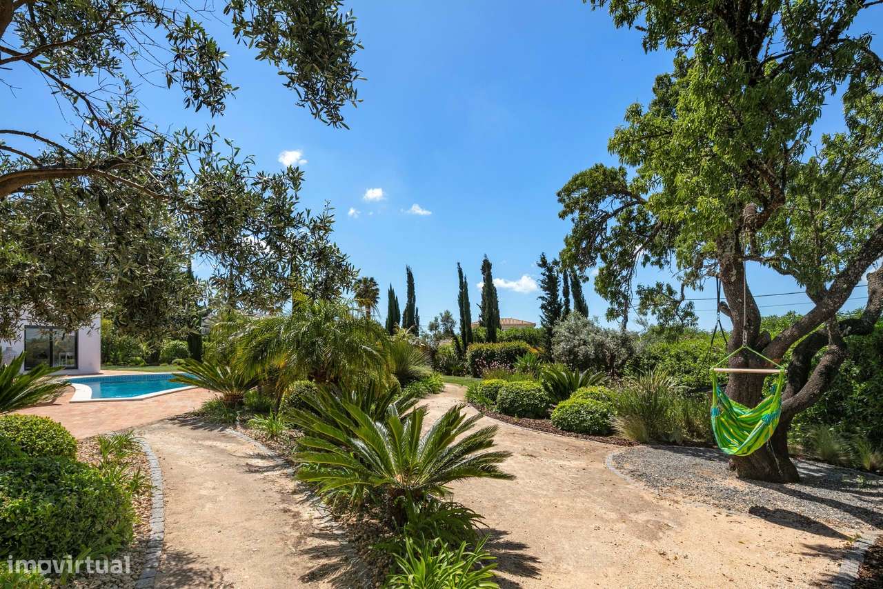 CASA DOS SONHOS EM CALIÇAS COM 4 QUARTOS, PISCINA E GARAGEM-23