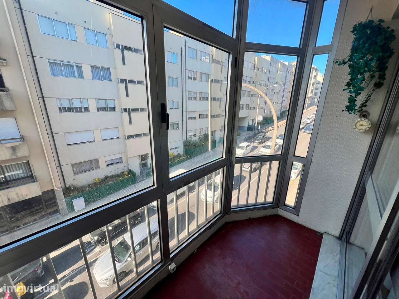 Apartamento T4 no Carvalhido com 3 casas de banho e varanda-9