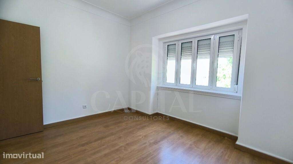 Apartamento T4 nas Mercês-23