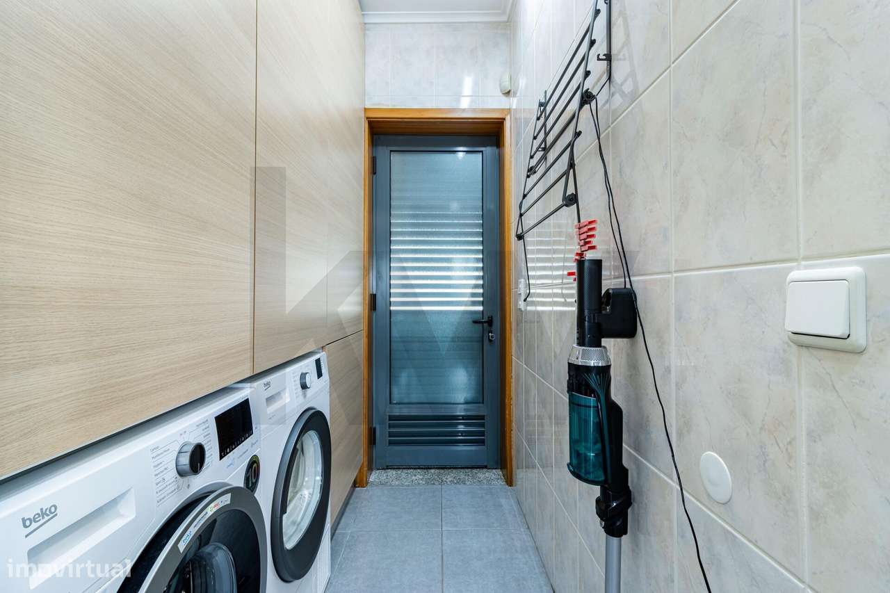 MORADIA EM BANDA T3-12