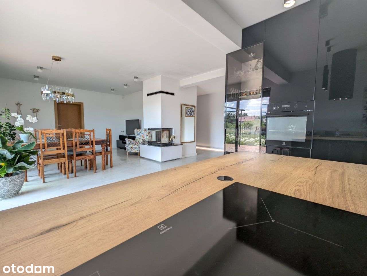 Nowoczesny parterowy dom z klasą w cichej widokowe-6