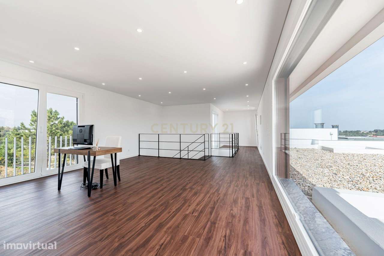 Moradia T4 em Fernão Ferro, Seixal, com Piscina e enorme Jardim-47