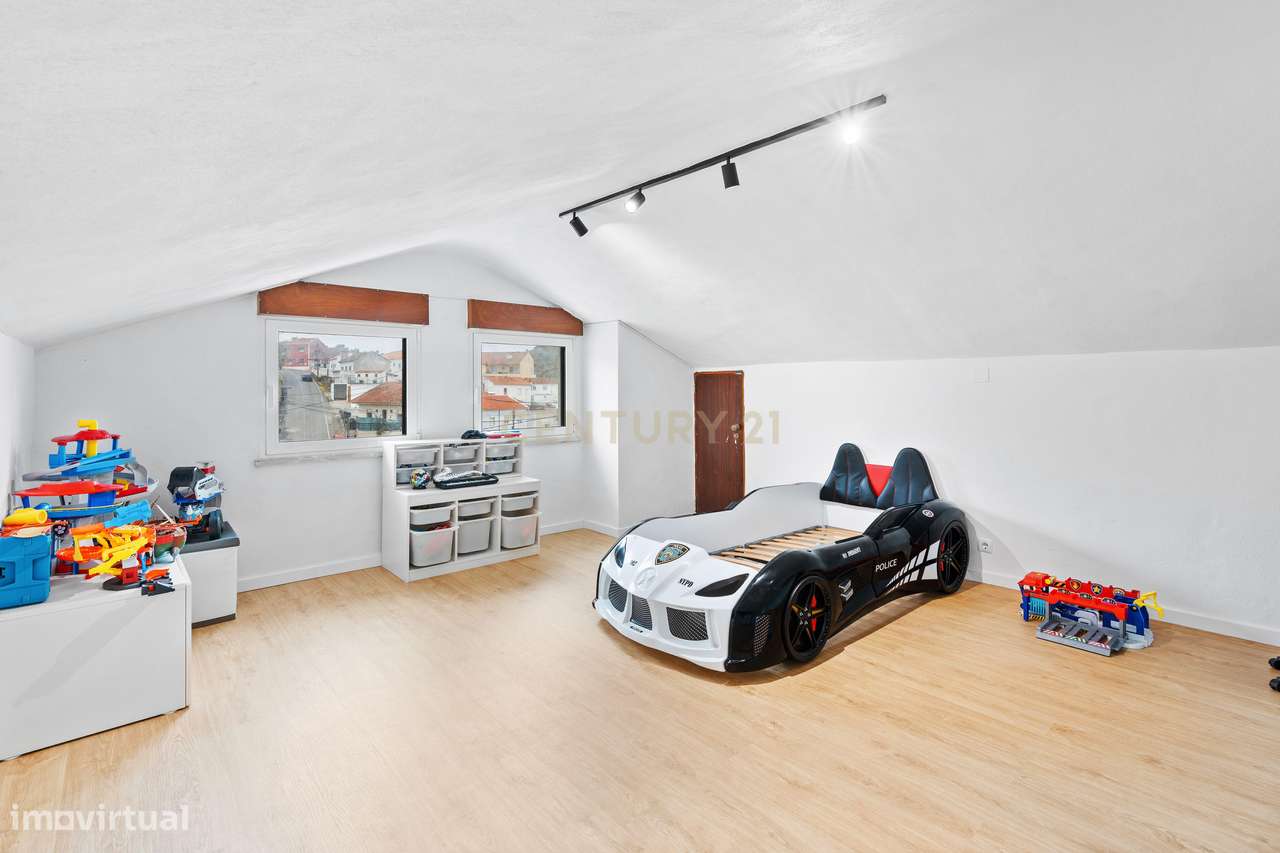 MORADIA Isolada com entradas Independentes.-17