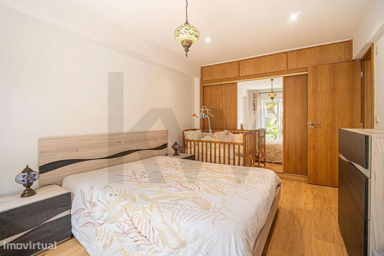 Apartamento T2 em Paço de Arcos: Conforto Exclusivo com Pátio Privativ-24