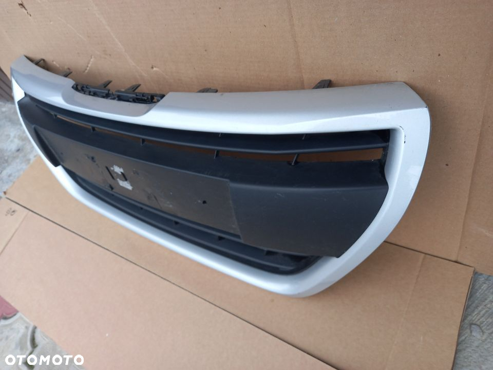 PEUGEOT 208 GRILL ATRAPA - 2