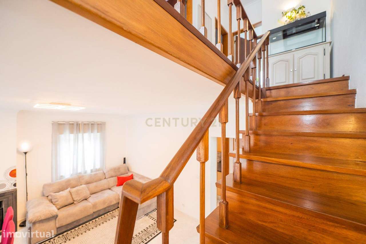 Propriedade com duas moradias geminadas-11