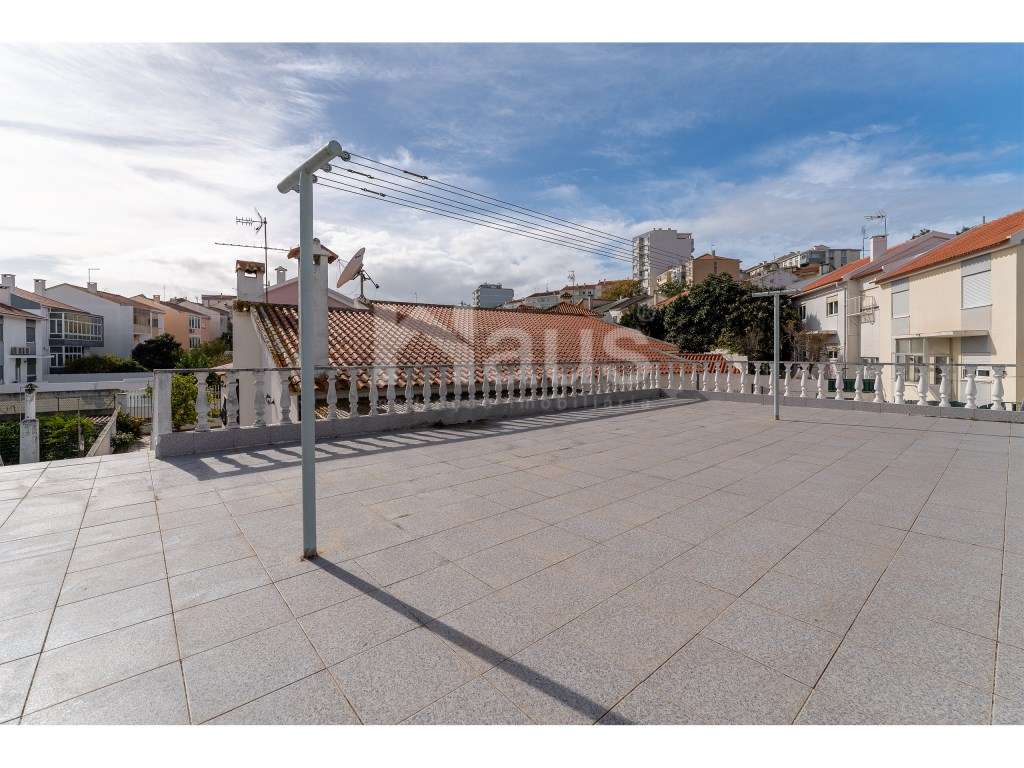 Moradia isolada T4 térrea com garagem-27