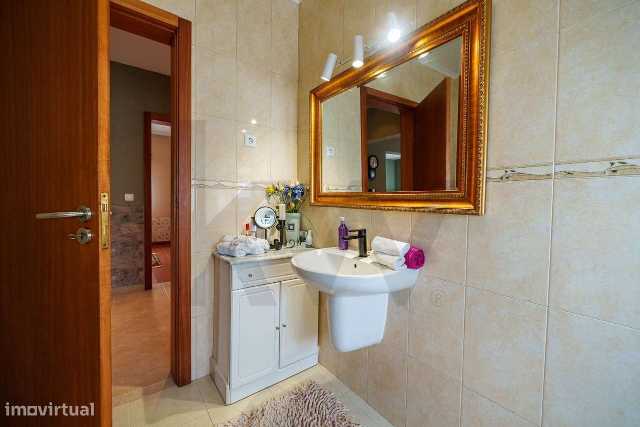 Moradia T2 nos Mosteiros – Conforto, tranquilidade e proximidade do ma-18