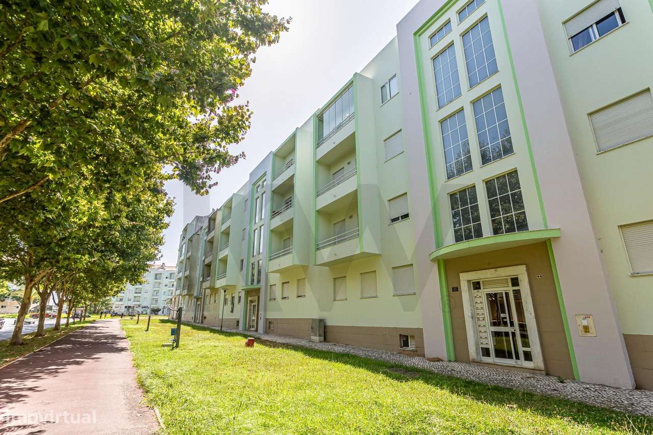 Apartamento T3 Duplex com aproveitamento superior | 5 Quartos | Garage-0