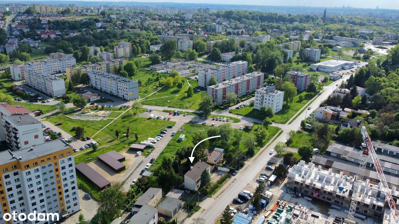 Miejski dom z dużym ogrodem