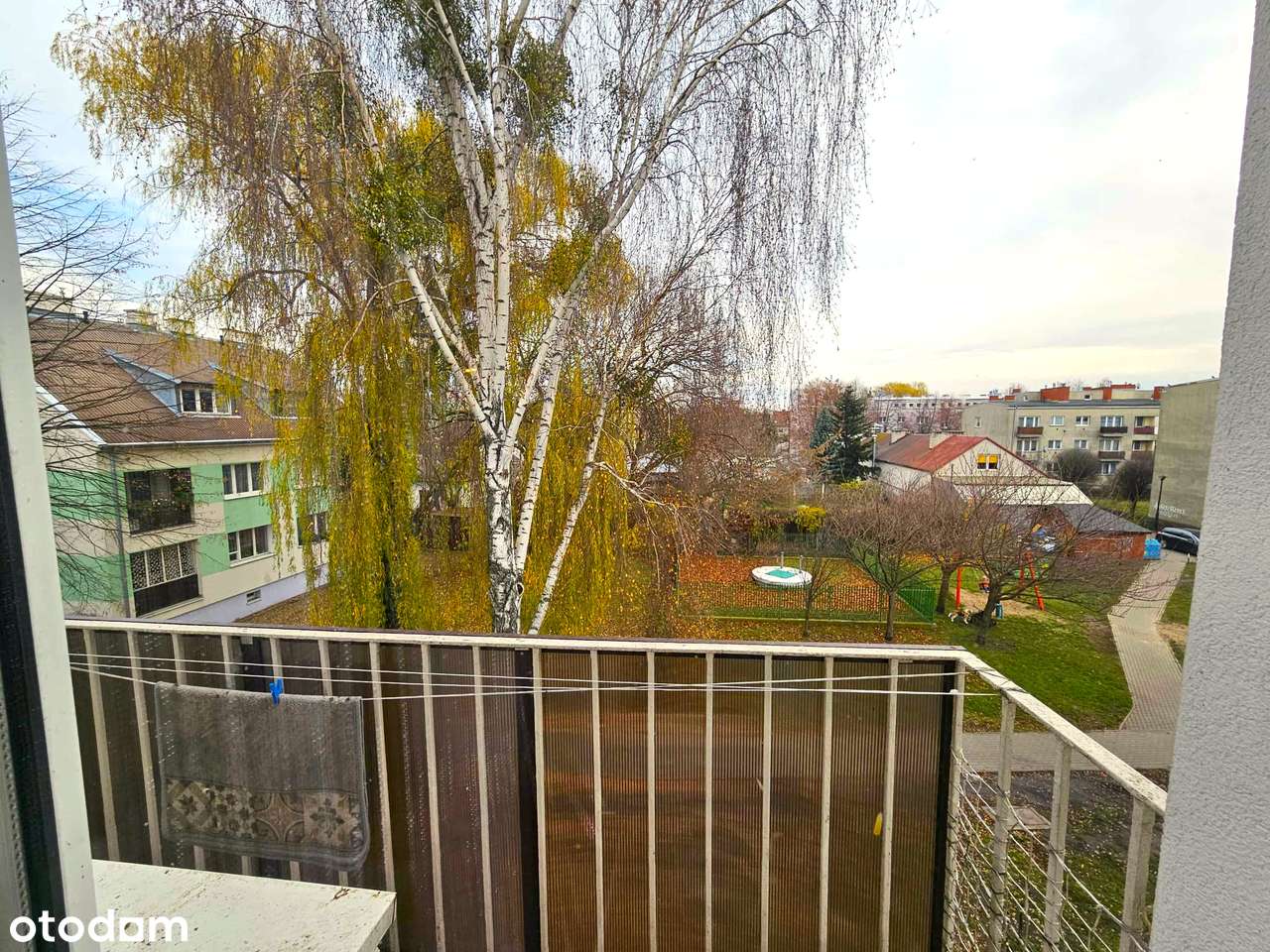 Przestronne, bardzo jasne, trzypokojowe w centrum Błonia! Niski czynsz-10