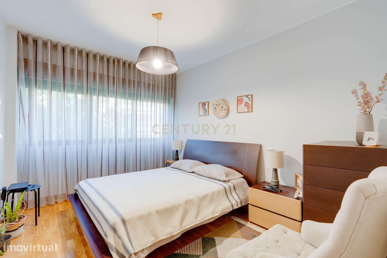 T4 com elegância e centralidade: O Seu Próximo Lar em Vila Nova de Gai-10