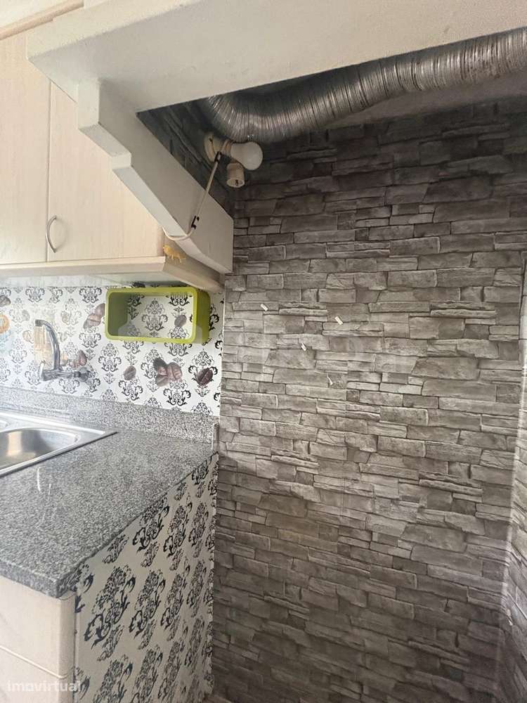 Oportunidade em Linda-a-Velha: Apartamento T1 com Enorme Potencial! - Grande imagem: 4/12