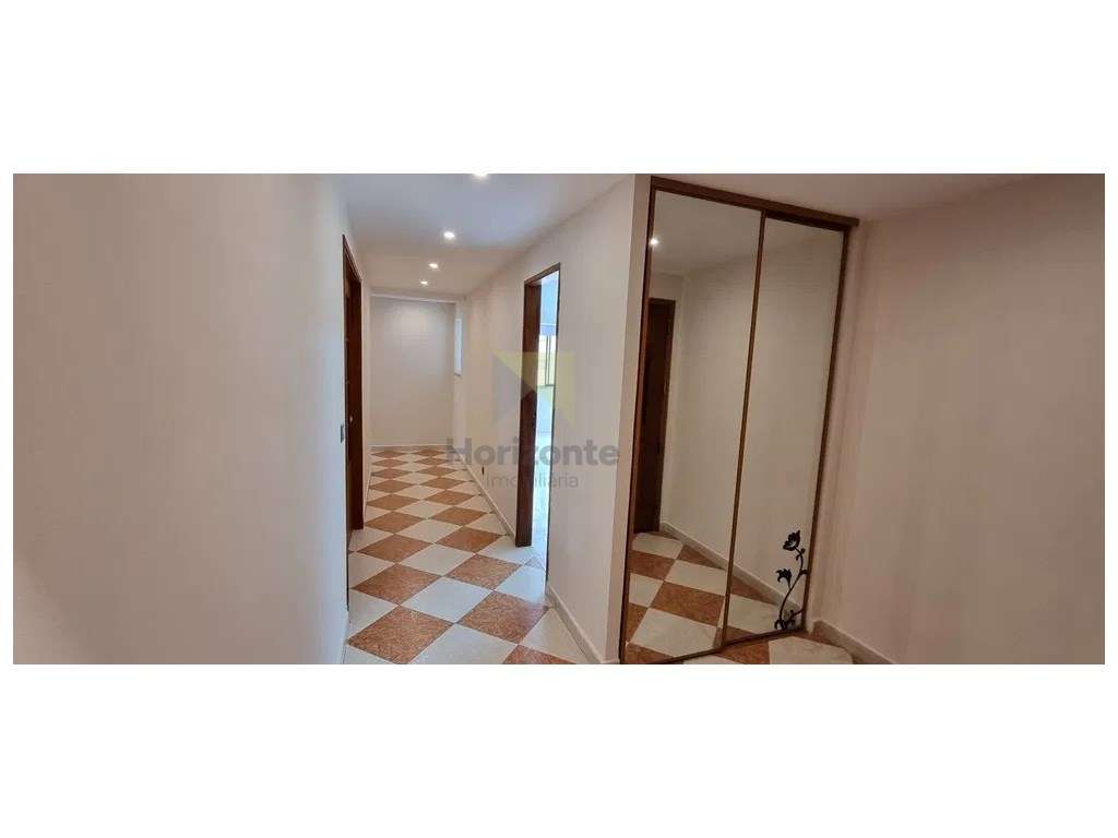 Apartamento T2 Remodelado em Monte Belo - Setúbal-6