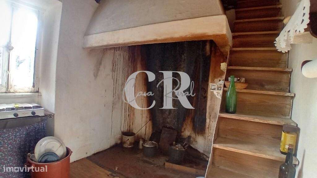 Moradia em pedra em Figueiró dos Vinhos com terreno e poço de água-11