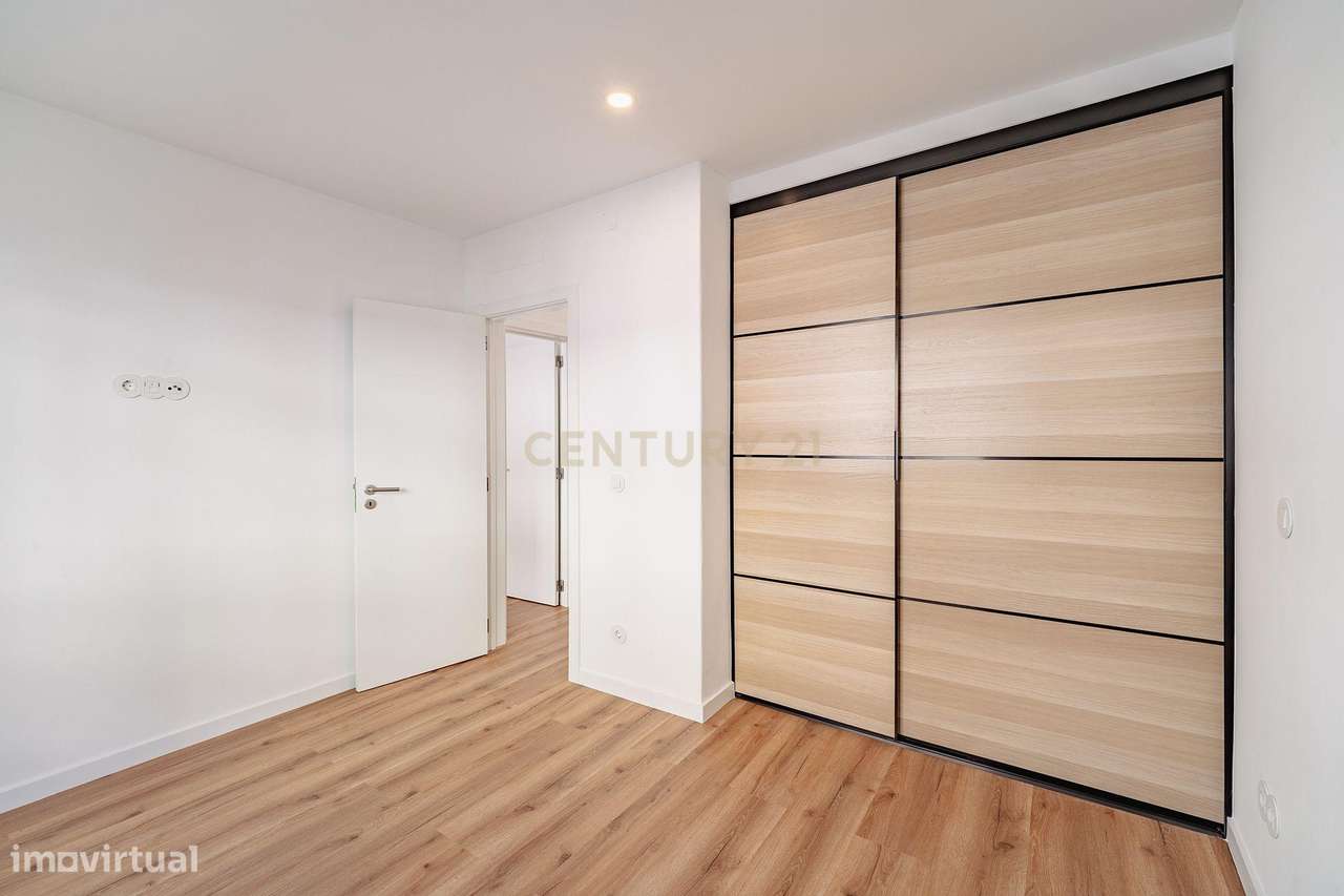 Apartamento T2 Fogueteiro com Logradouro-26
