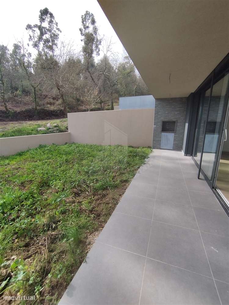 Moradia de 2 pisos com vistas fabulosas-18