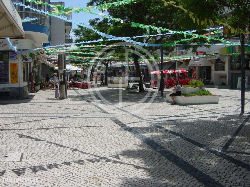 Apartamento T2 renovado, vista mar em Quarteira-17