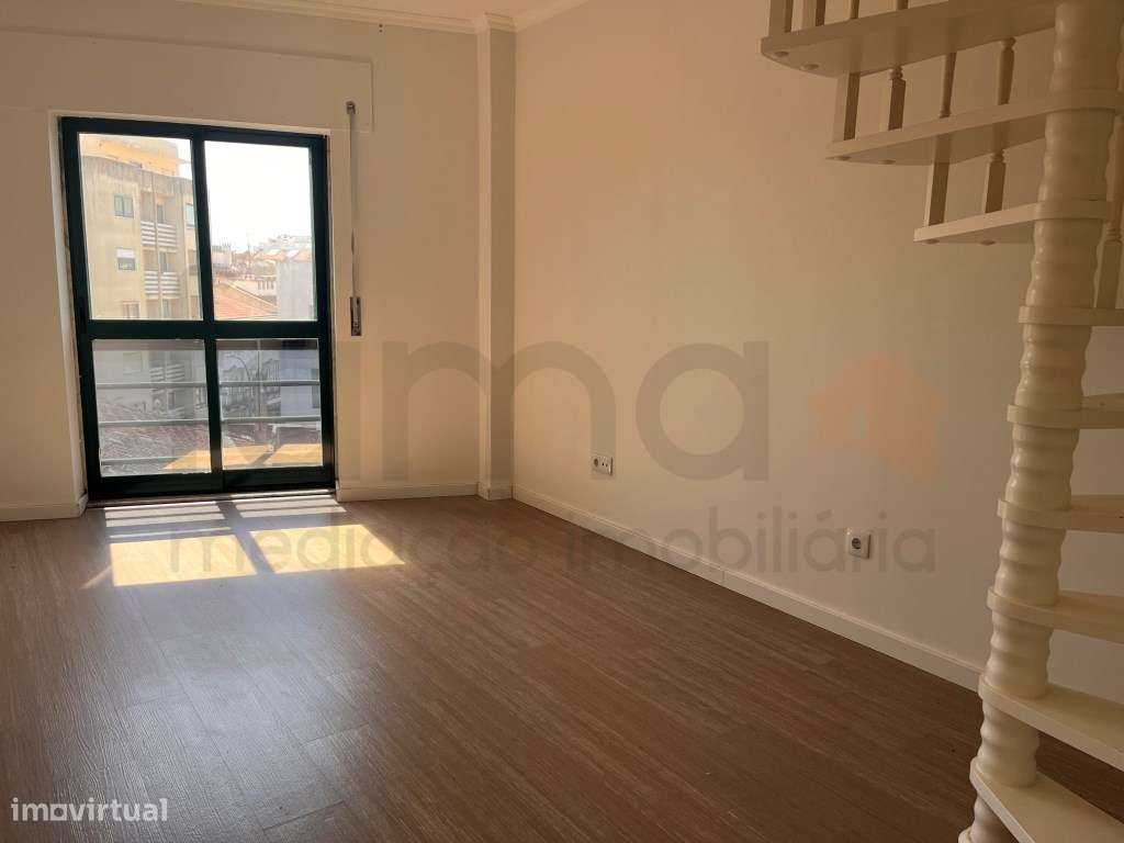 T4+1 no Centro da Amadora ideal para famílias-12
