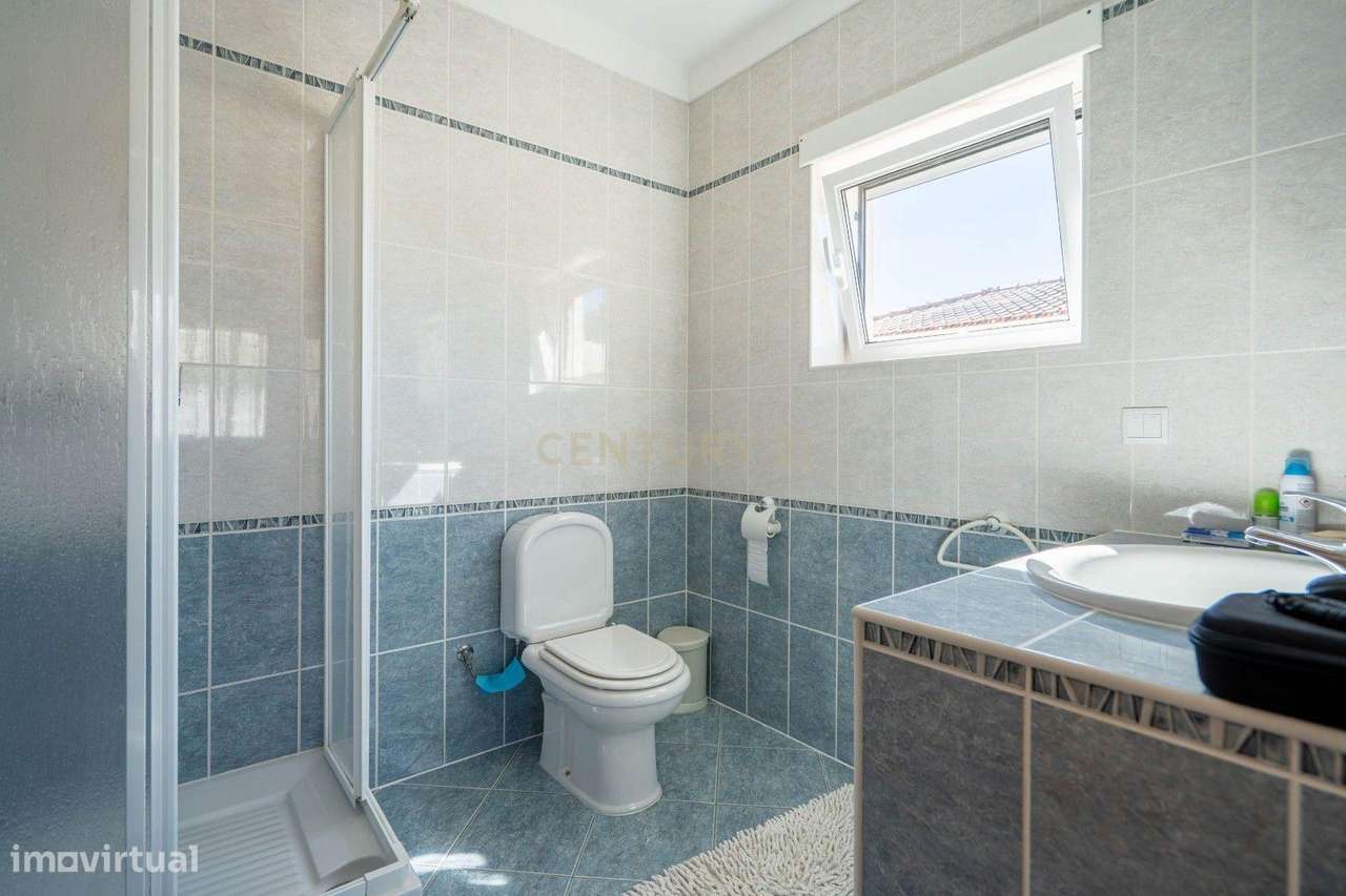 Moradia T3 - C/ espaço exterior e piscina-50