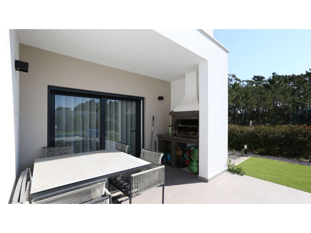 Moradia T4 Contemporânea com Piscina, Jardim e Excelente Localizaçã...-11