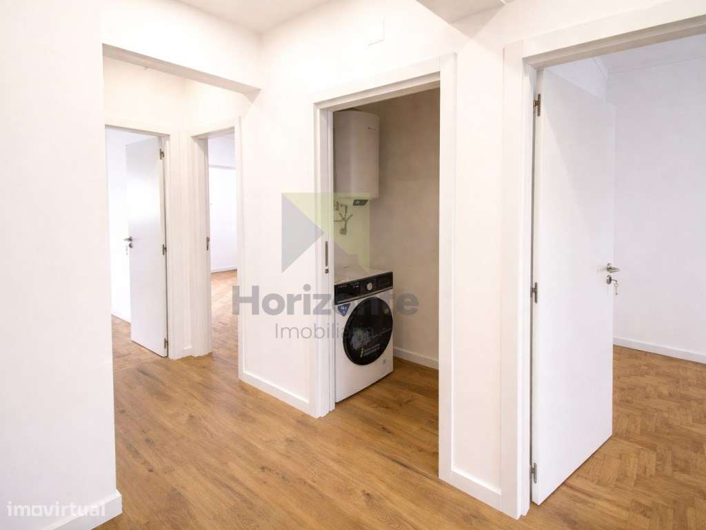 Apartamento T2 Totalmente Remodelado em Benfica-5