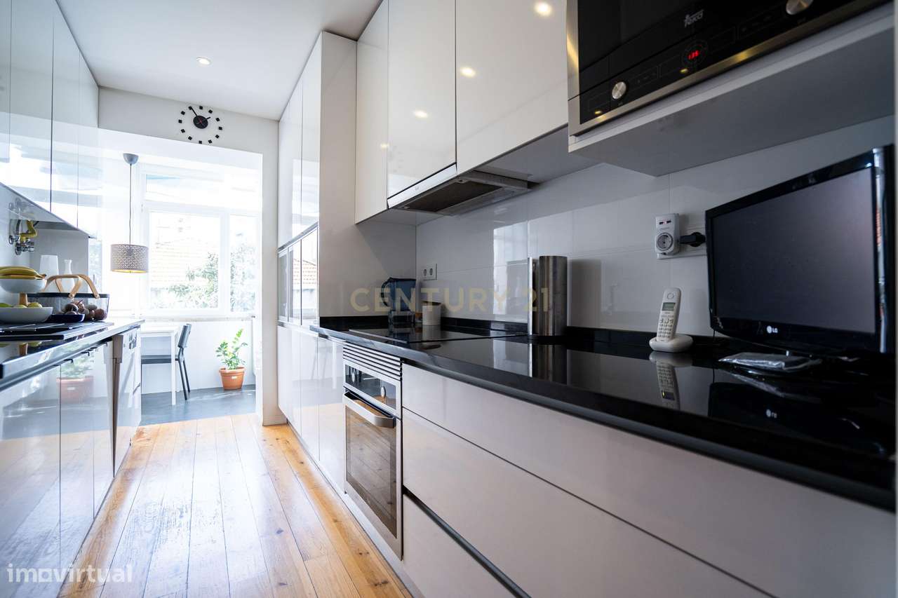 T3 Duplex em Alvalade, Design de Autor, Luz Natural e Localização de E - Grande imagem: 4/60