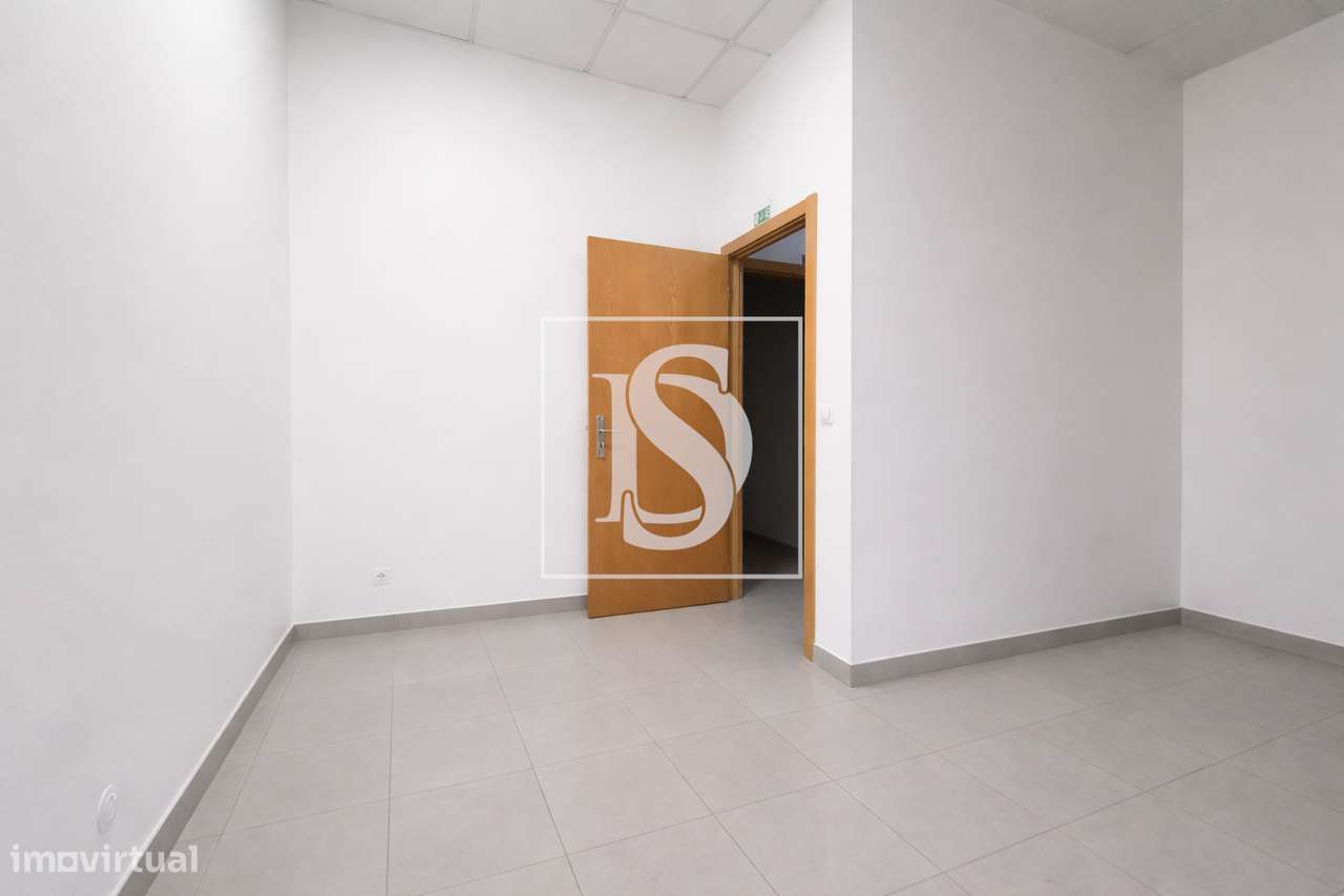 Espaço Comercial com autorização para Habitação | Zona Alta de Torres-5