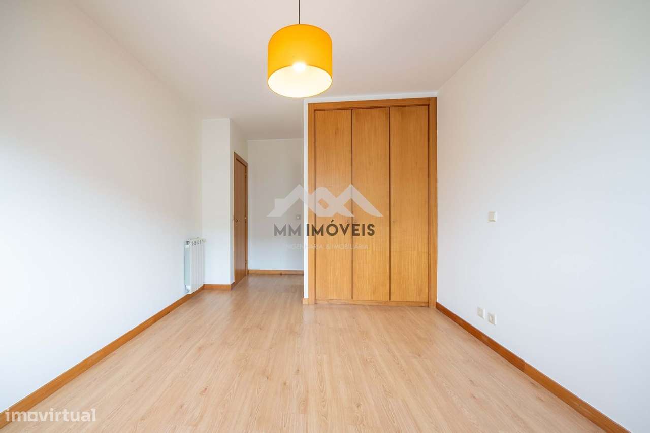 Apartamento T2 | Senhora da Hora | METRO | Garagem | Arrumo-17