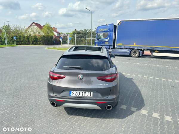 Alfa Romeo Stelvio 2.0 Turbo TI Q4 - 4